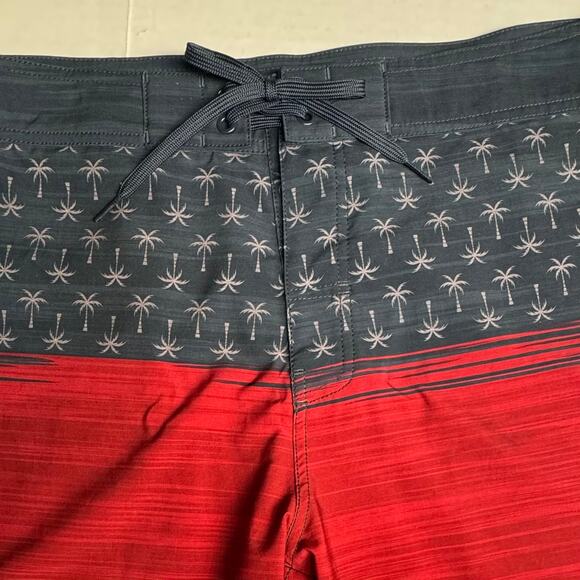 Travis Mathew Patriotic Flag Inspired Swim Trunks Shorts Men 36 Red Blue Gray - Picture 2 of 6